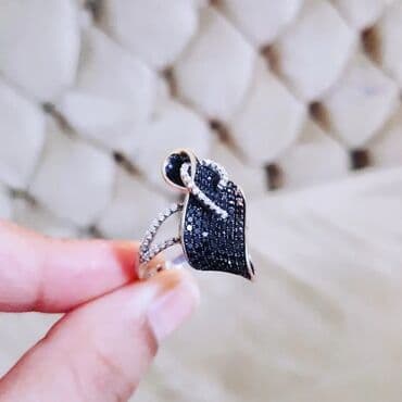 sirqalar qizil: Dəstə daxildir: Üzük, Sırğa, Ağ qızıl, 585 Əyar, 1172 g — 5