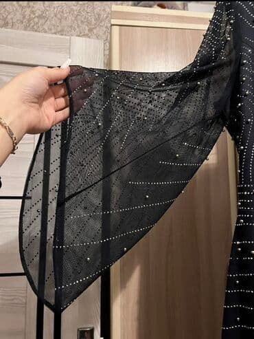 Digər qadın geyimləri: Bu ziyafət donu dərin V yaxalıq və uzun qanadvari qollara malikdir — 6