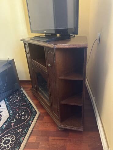 ikinci əl yazı masası: İşlənmiş, Künc Tv altlığı, Polkalı, Taxtalı, İtaliya — 2