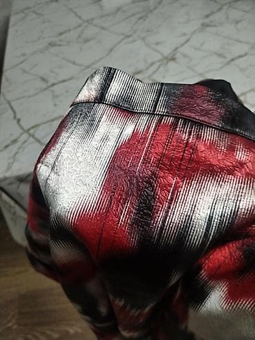 etekler: Qadın ətəyi – qısa, dar kəsim - Rəng və naxış: qara-qırmızı-ağ — 2