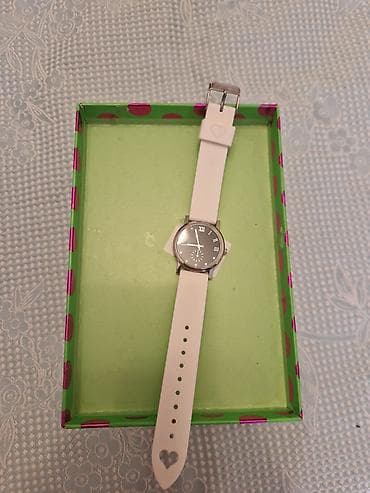 Avon "Sadie Mini Watch" qol saatı. **Xüsusiyyətləri:** * **Brend:** lalafo.az -da Avon "Sadie Mini Watch" qol saatı. **Xüsusiyyətləri:** * **Brend:**