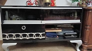 usta qapi: Düz TV altlığı, Polkalı, Laminat — 2