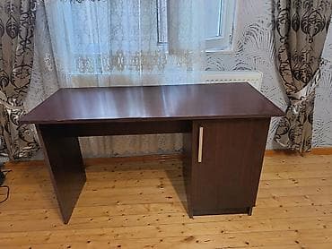 ref: Kompyuter/iş masası – materiali möhkəmdir. İcində iki rəfi var. Tünd — 2
