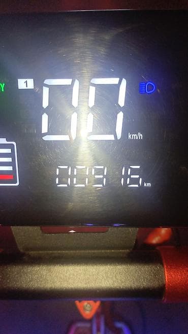 elektirikli samokatlar: Skuter kugo m4 modeli vəziyyəti çox əladır 3 kurs var 1 çi skors 20 km — 7