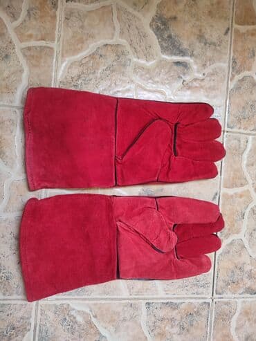 usaq ucun qizil bilerzikler: Qaynaqci əlcəyi.Svarsik əlcəyi.Yenidi qiyməti 3.50. 15 cutdu — 2