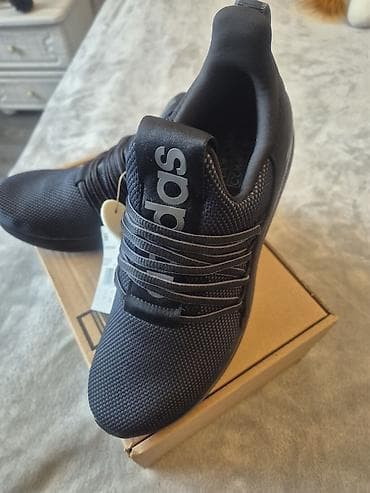 adidas krasovka: Məhsul: idman ayaqqabısı (qara) . Razmer 42.5 - Brend: adidas (üz — 1
