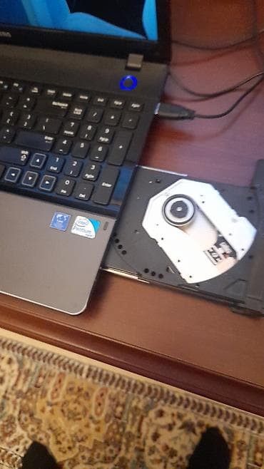 Samsung: Samsung noutbuk. Ekrani biraz sinib qalan her şey işlekdir — 3