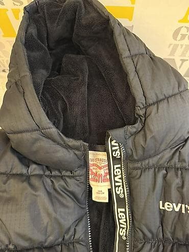 Üst geyimləri: Levi’s qara rəngli qışlıq puffer gödəkçə - Model: kapüşonlu, ön — 5