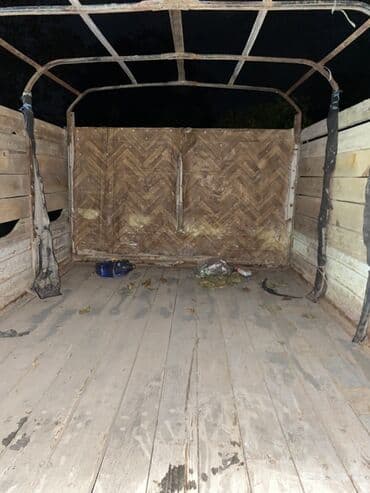 Yüngül yükdaşıma üçün praktiki bortlu yük maşını. Xüsusiyyətlər: - Ağ — 4