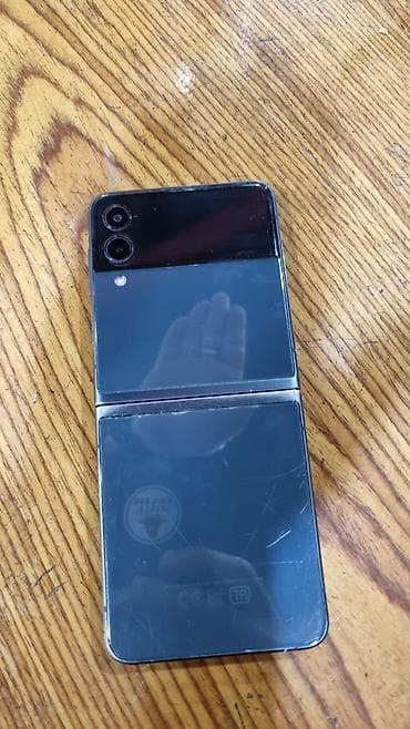 gamestation 3: Samsung Galaxy Z Flip 3, rəng - Qara, Barmaq izi — 4