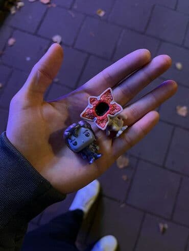 Kolleksiya üçün kiçik vinil fiqurlar dəsti. Məhsulun tərkibi: - 1