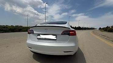 avtomobil aliram: Tesla Model 3: 0.1 l | 2022 il 62000 km Sedan — 2