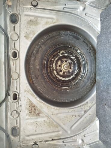 sarı tofas: Model: Tofas Şahin (sedan) Kuzov: 4 qapı, gümüşü rəng, qara bamperlər — 6