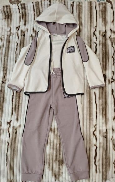 детский спортивный костюм из плащевки: Uşaq idman dəsti – 3 hissədən ibarət: - Kapüşonlu, fermuarlı jaket — 1