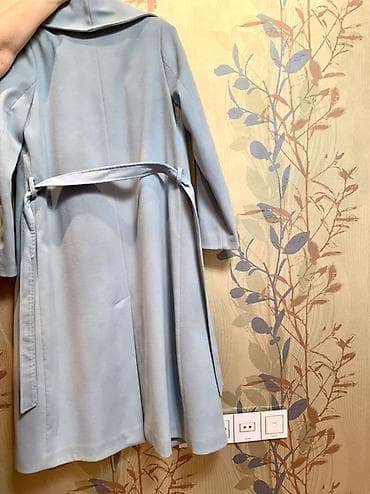 muncuqdan canta: İstanbuldan alınıb və sadece 1dəfə geyinilib. Rengi aciq mavi. Razmeri — 6