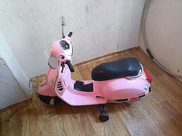 elekt: Uşaq üçün elektrikli skuter – klassik Vespa üslubunda, çəhrayı rəng — 3
