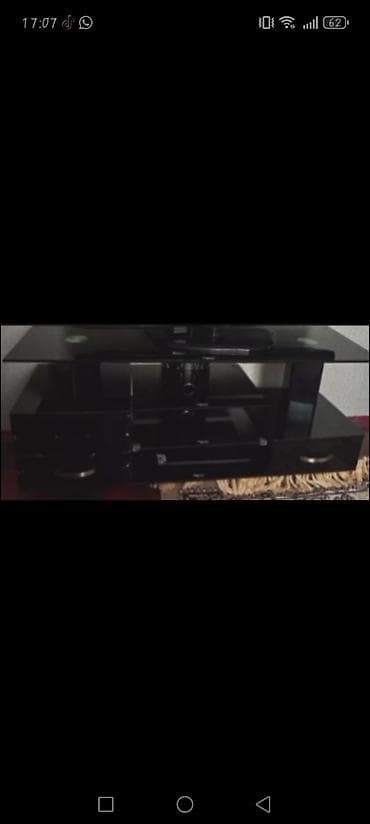 kitab refi: TV stendi – şüşə və metal konstruksiya, qara rəng. - Üst hissə geniş — 1