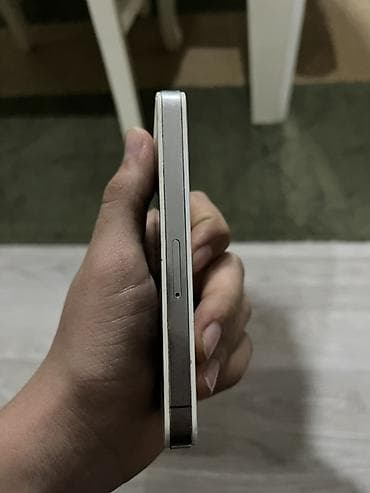 nokia 2730 classic: IPhone 4, Ağ — 6