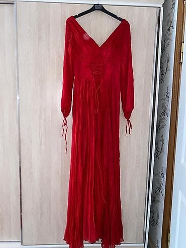 yuxuda qizil gormek: Qırmızı uzun ziyafət libası - Model: Uzun, axıcı ətəkli, plissəli — 2
