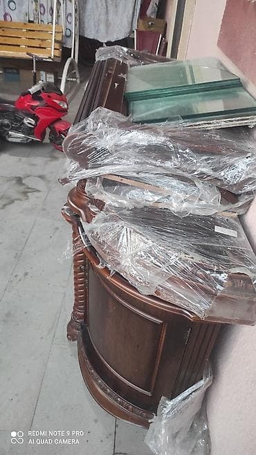 taxta komod: Təzə kimidi. - Material: tam ağac (tünd qoz rəngli). - Dizayn: oyma — 2