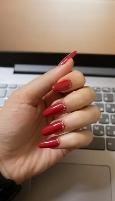 Manikür, Dırnaqların dizaynı, Dırnaq qaynağı, Tipsi, Salonda