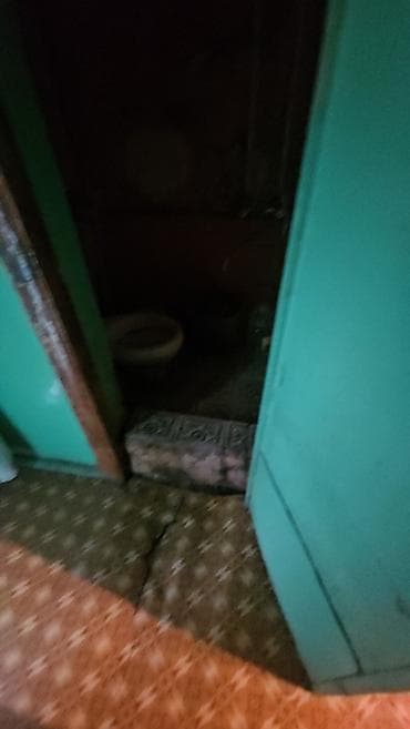 Mənzil alıram: Texnologiya institunun arxasi, mertebe 3,1 otagli, zeif temirli, suyu — 8