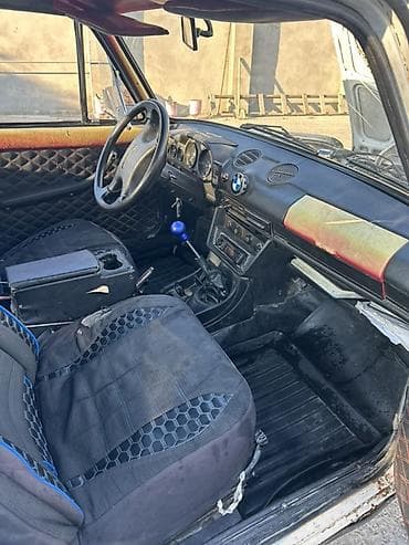 e 250 cdi: VAZ 2106 sedan - Gövdə: klassik 4 qapılı “şestorka”, ön xrom/qaranlıq — 4