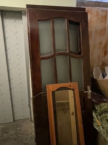 Пластиковые двери: Taxta şüşəli otaq qapısı - Material: massiv taxta karkas, üst hissədə — 2
