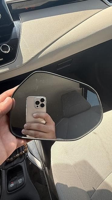 Toyota Corolla (2019–2024) üçün sol(sürücü tərəf) güzgü şüşəsi. Üstdən