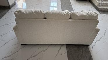 İki ədəd bej rəngli yumşaq divan dəsti - Minimalist dizayn: düz — 3