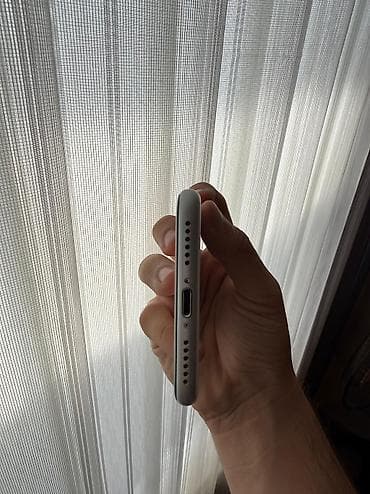 lil solid dual: IPhone SE 2020, 128 GB, White Titanium, Barmaq izi — 10