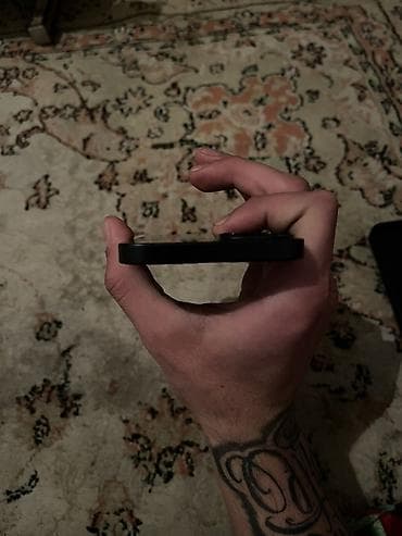 iphone se 2: IPhone 13, 128 GB, Qara, Face ID — 6