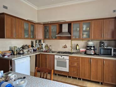 işlenmiş metbex mebeli gence: Salam, mətbəx mebeli TƏCİLİ satılır, qaz plitəsi və asperator üstündə — 5