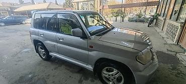 lider diskleri: Mitsubishi Pajero ıo 2002 1.8 (5 qapı) – gümüş rəngdə kompakt — 1