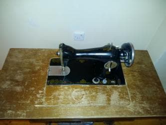 ayaq ustu saat: 50 ci illrin pedalli Podolsk tikis masinidir. Tam işlək — 3