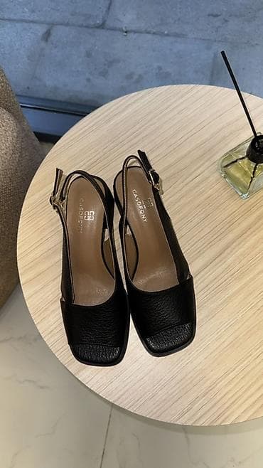 ağ sabolar: Qadın dəri sandal – CASOFONY - Model: açıq burunlu, kvadrat formalı — 4
