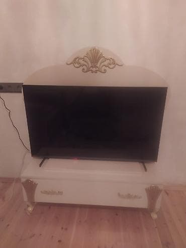 pastel desti: Klassik üslubda qonaq otağı mebel dəsti Tərkibi: - TV stendi: enli — 1