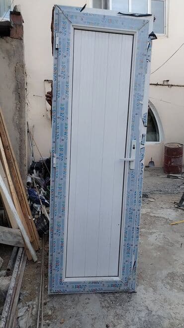 Ağ rəngdə PVC qapı, ev, ofis və ya digər binalar üçün nəzərdə