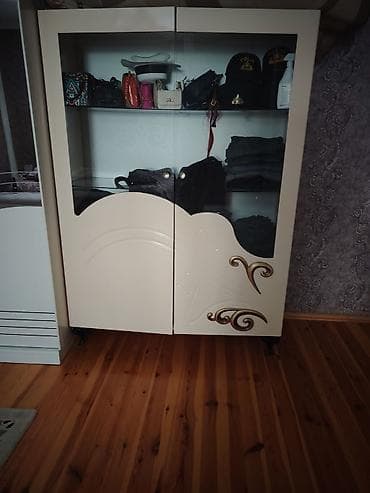 stand: Şüşəli dolab vitrini, İşlənmiş, Ünvandan götürmə — 1