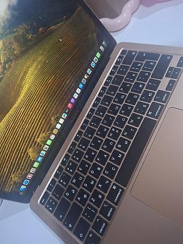 Apple MacBook, 13.3 ", Apple M1, 256 GB — 2