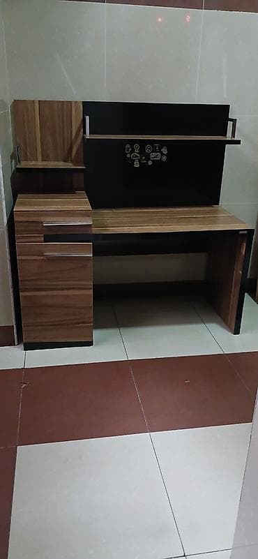 demir ustol: Düz masa, Stulsuz, Polkalı, Siyirməli, Teksturalı laminat — 1