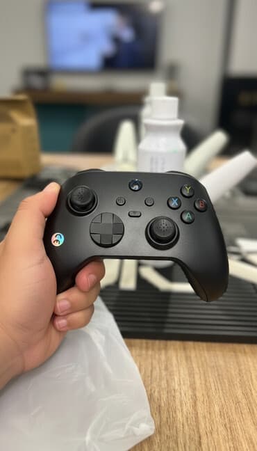 Məhsul: Simsiz oyun pultu (Xbox üslubunda) Xüsusiyyətlər: - Ergonomik