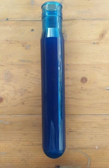 şüşe qablar: Şəffaf mavi rəngdə, təkrar istifadəyə yararlı, plastik su qabları — 3