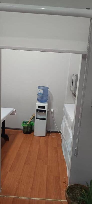 kiraye restoran ve kafeler: Ofis icarəyə verilir Ümumi sahəsi 23 kvm olan, 2 otaqdan ibarət (13 — 5