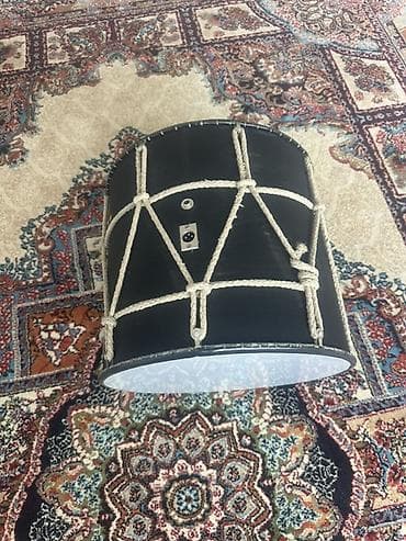 Elektron qoşulma çıxışı olan nağara (davul) - Korpus: silindrik, qara