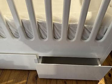 Oğlan və qız üçün, Dördbucaq, Beşik, Dəstsiz, Matras ilə, Yellənmə mexanizmsiz