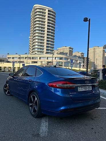 suktur: Ford Fusion sedan – mavi rəng, zərif və dinamik dizayn. Xarici: - — 5