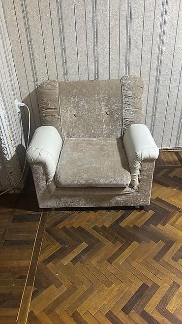 1 divan 2 kreslo satilir acılır bazalidir. endirim edildi 90 azn unvan — 2