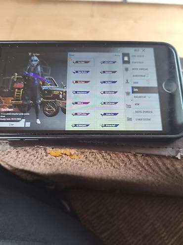 PUBG Mobile oyun hesabı Xüsusiyyətlər: - Zəngin kosmetik kolleksiya