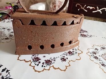 Kömürlə işləyən retro ütü - Material: tökmə dəmir korpus, metal qapaq — 2